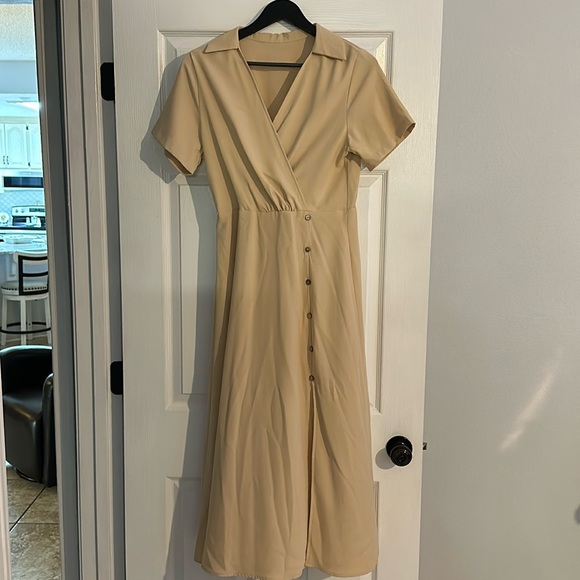 Midi length khaki colored dress NWOT Medium - Picture 2 of 2